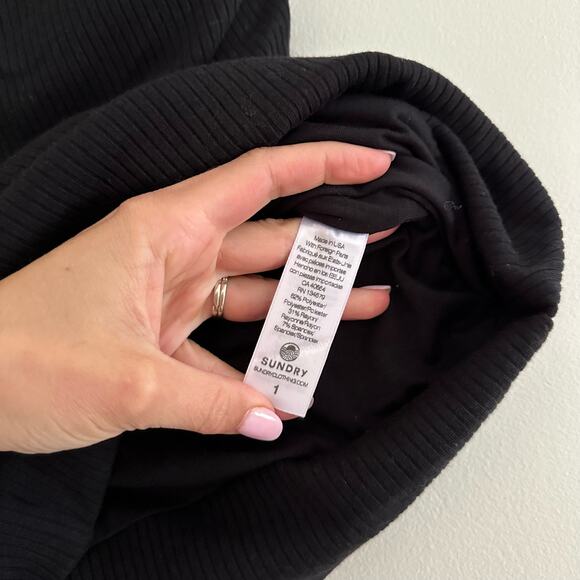 Sundry For Evereve Ribbed Ruched Knit Pull On Mini Skirt Black 1 - Picture 4 of 9